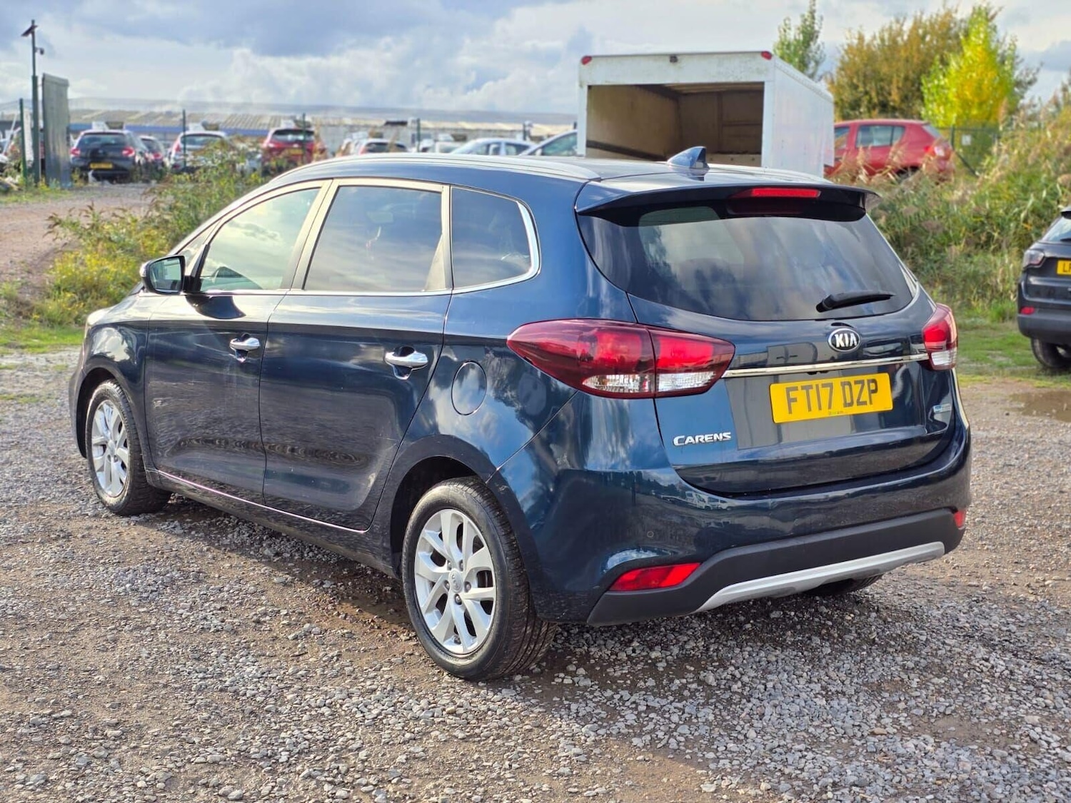 Used Kia Carens 2017 for sale - 76352348: Photo 4