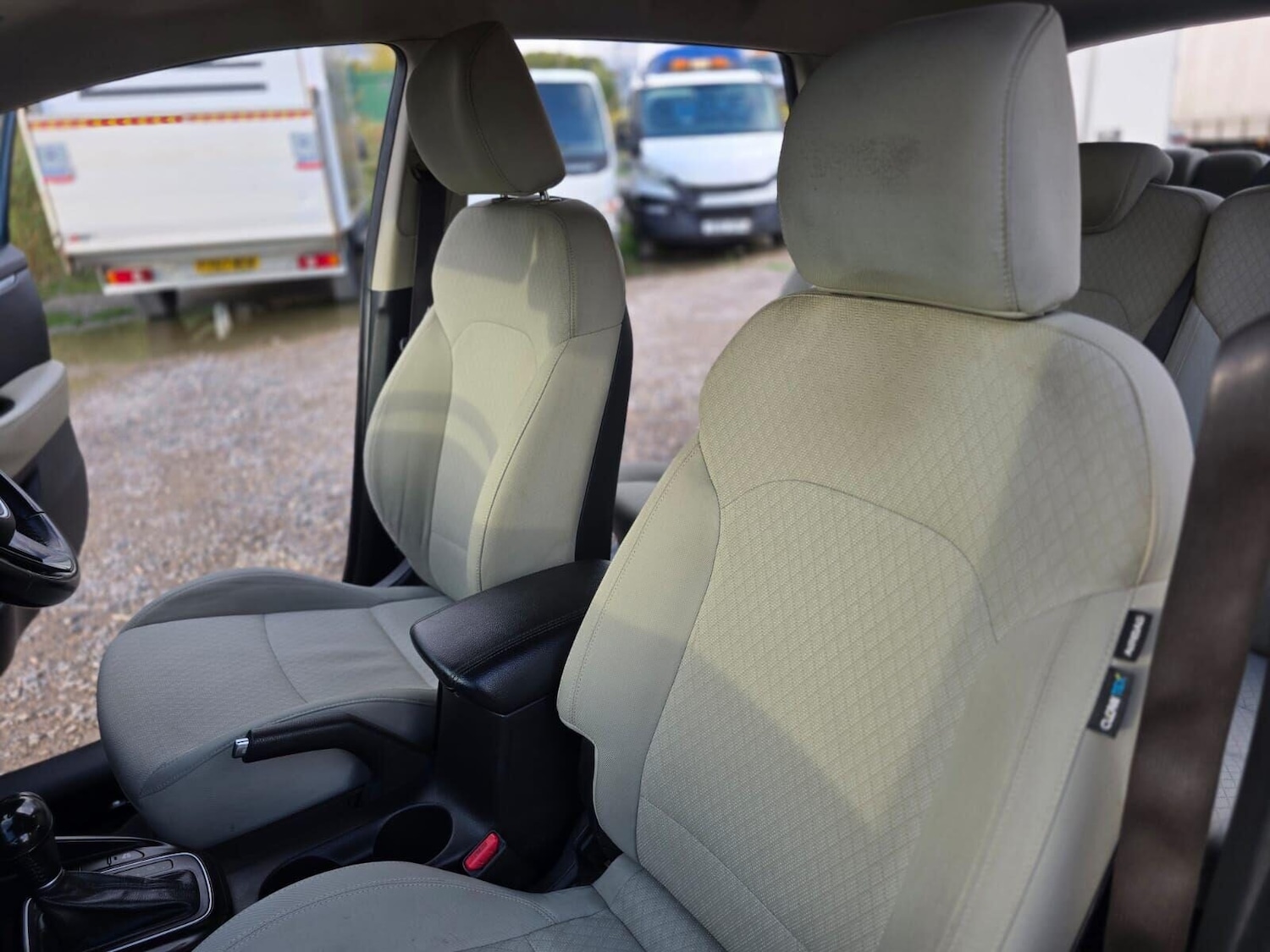 Used Kia Carens 2017 for sale - 76352348: Photo 40