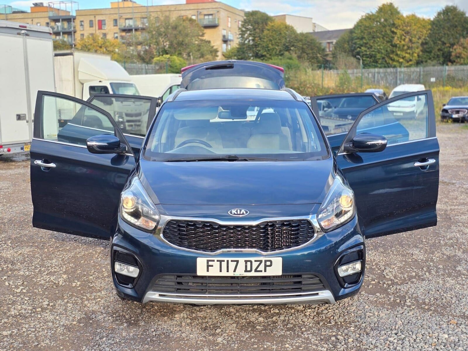 Used Kia Carens 2017 for sale - 76352348: Photo 6