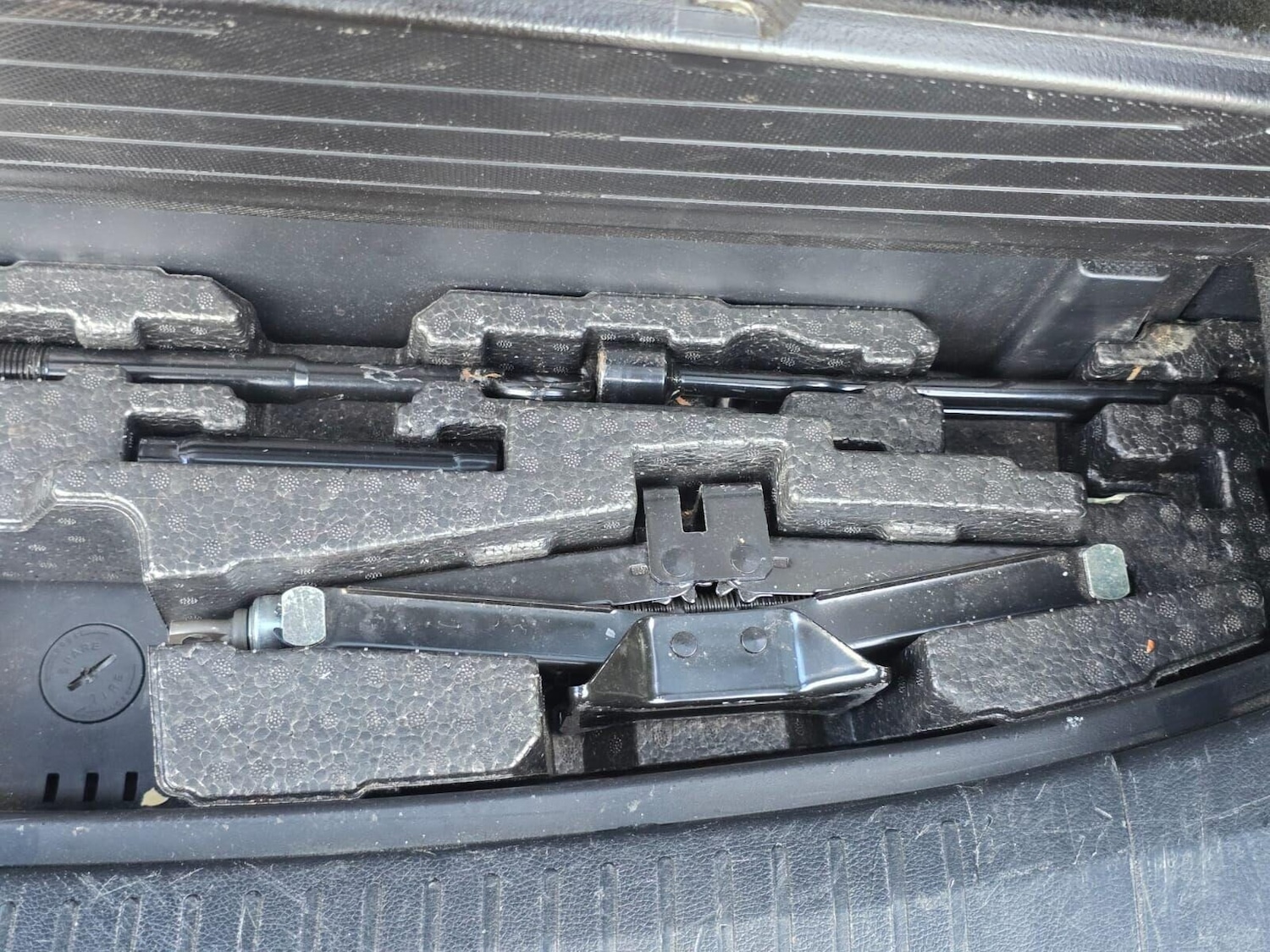 Used Kia Carens 2017 for sale - 76352348: Photo 61