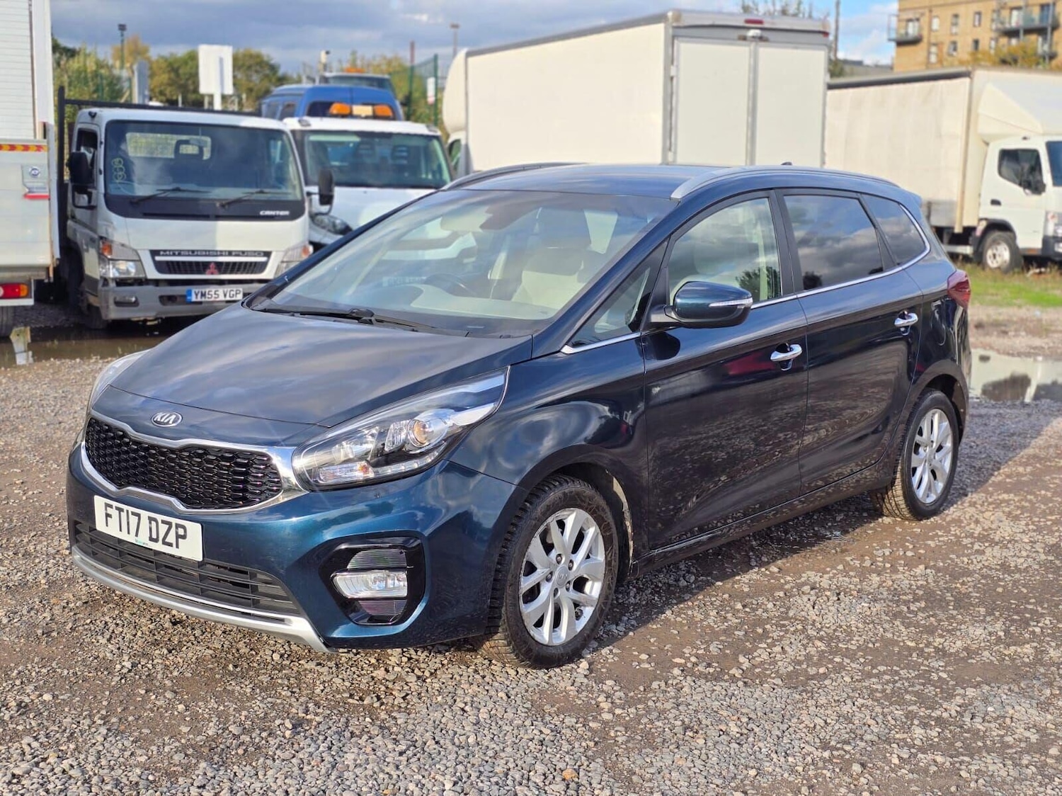 Used Kia Carens 2017 for sale - 76352348: Photo 8