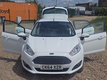 Used Ford Fiesta 2015 for sale - 75054130: Photo