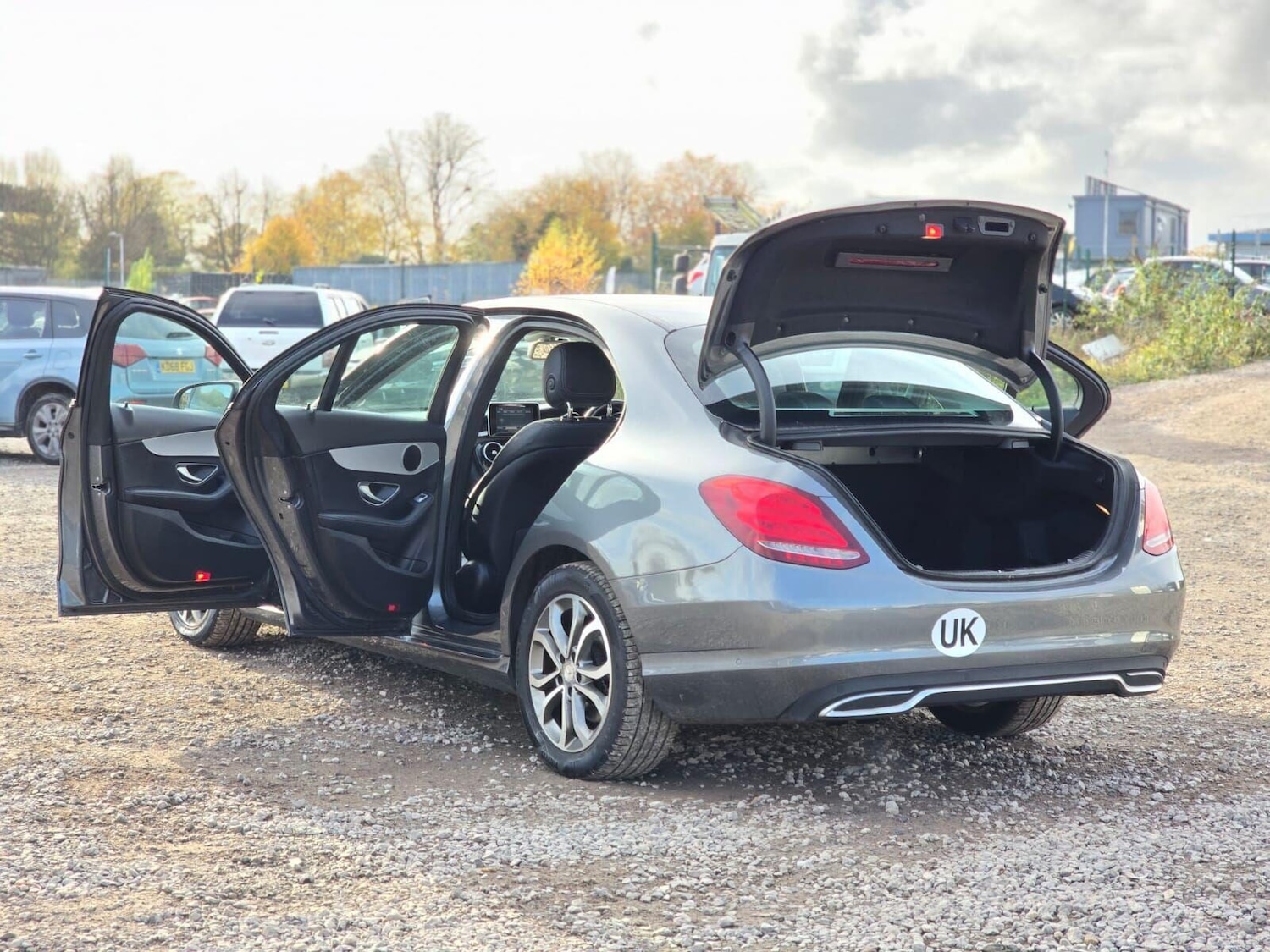 Used Mercedes-Benz C Class 2017 for sale - 76317275: Photo 4