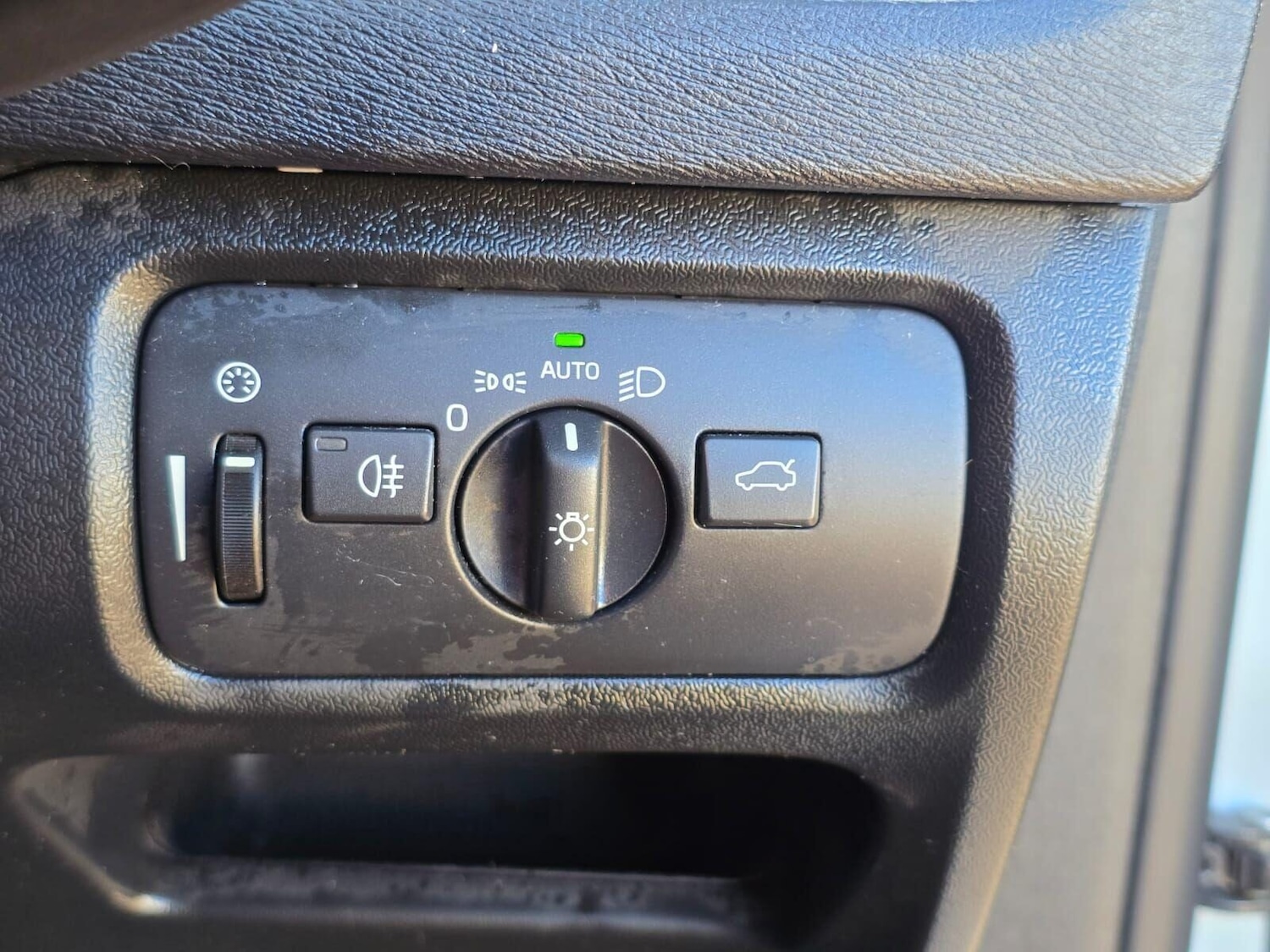 Used Volvo V40 2016 for sale - 76495496: Photo 29