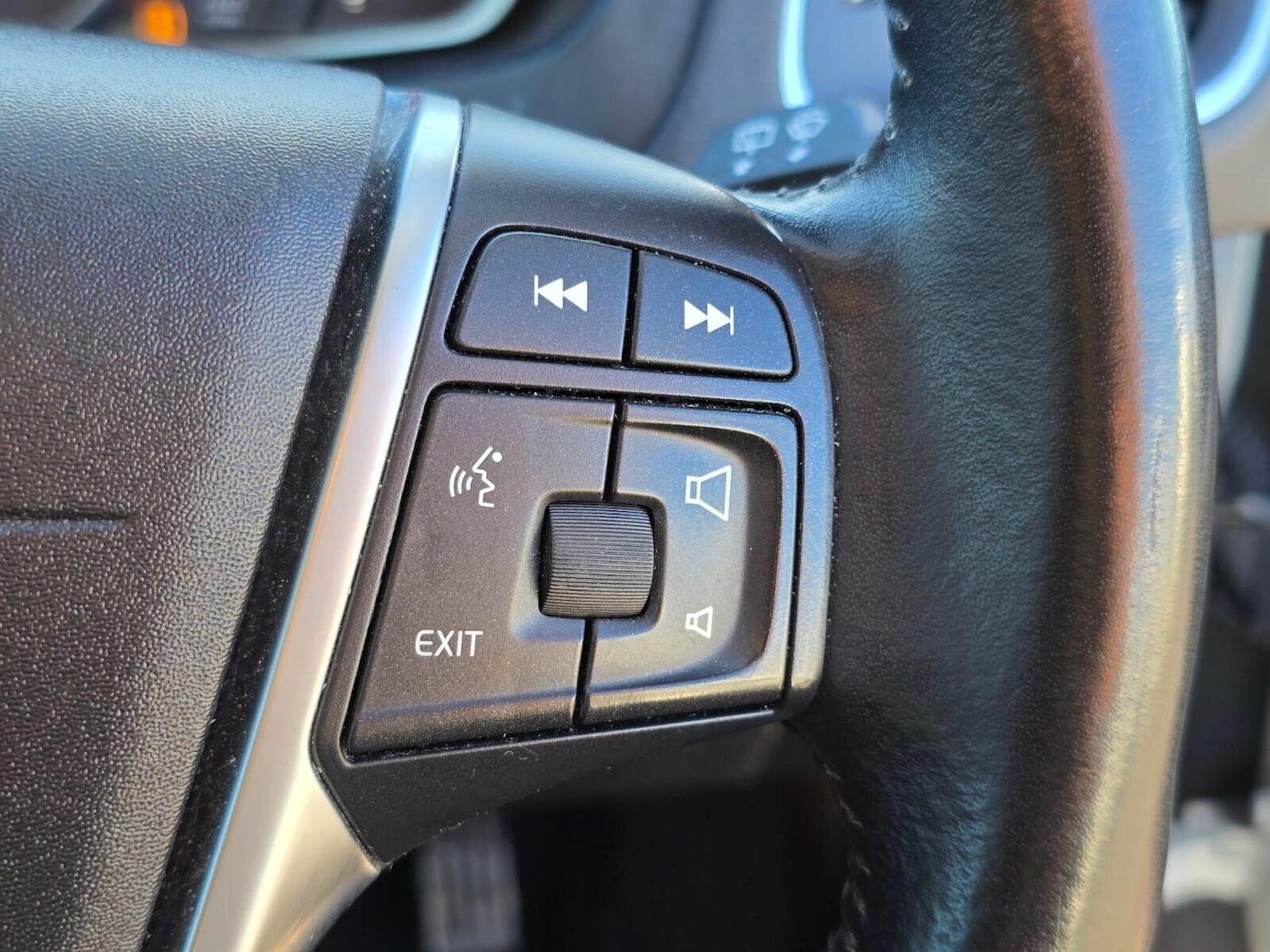 Used Volvo V40 2016 for sale - 76495496: Photo 31