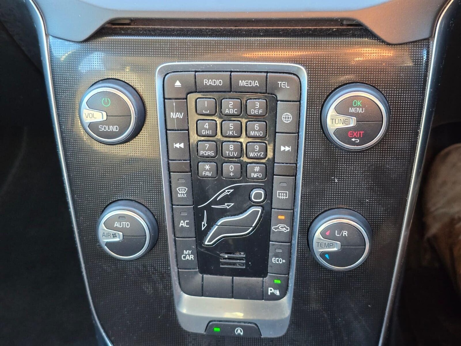 Used Volvo V40 2016 for sale - 76495496: Photo 32