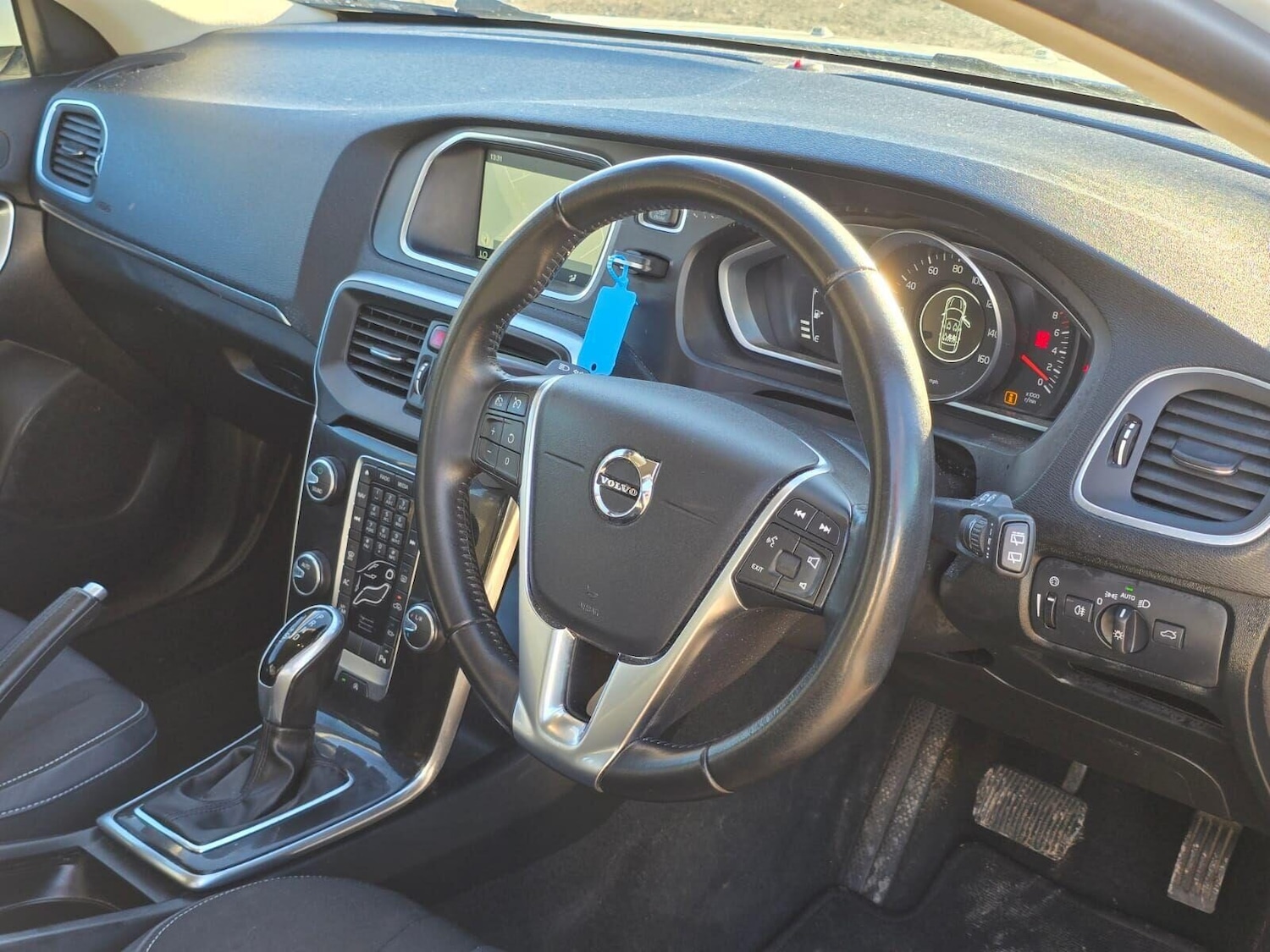 Used Volvo V40 2016 for sale - 76495496: Photo 37