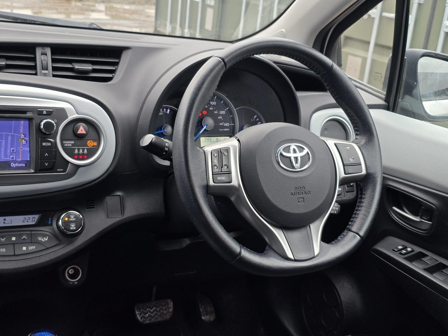 Used Toyota Yaris 2013 for sale - 77022978: Photo 38