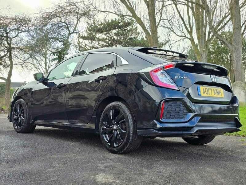 Used Honda Civic 2017 for sale - 76616974: Photo 4