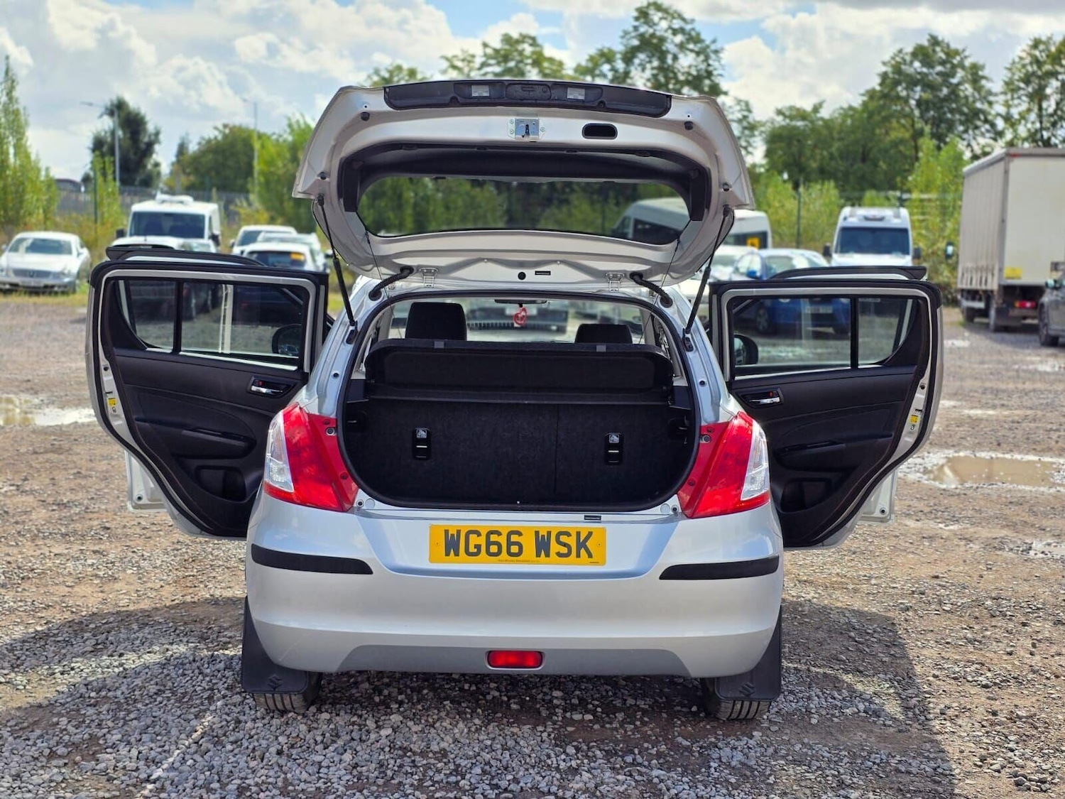 Used Suzuki Swift 2017 for sale - 75681348: Photo 32