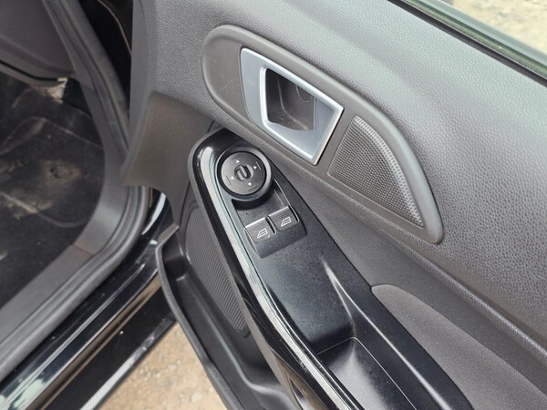 Used Ford Fiesta 2017 for sale - 75975138: Photo 30