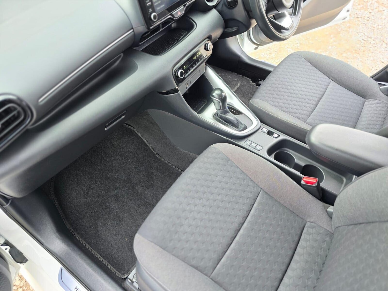 Used Toyota Yaris 2021 for sale - 76520124: Photo 38