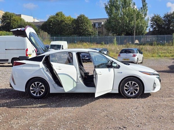 Used Toyota Prius 2018 for sale - 75984501: Photo 14