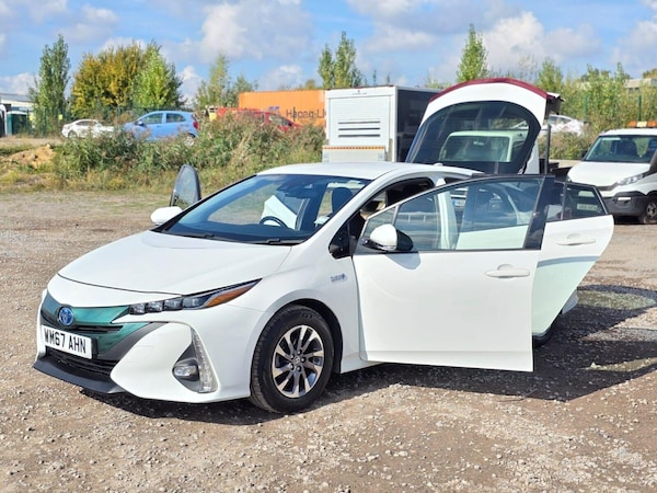 Used Toyota Prius 2018 for sale - 75984501: Photo 8