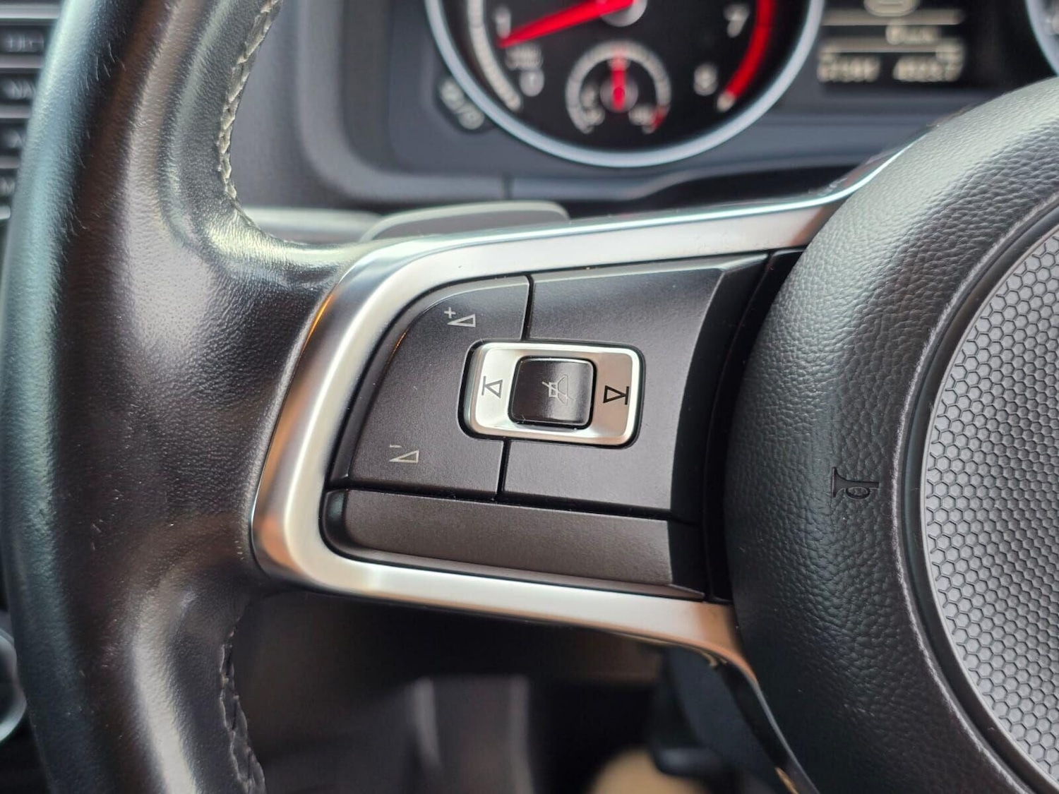 Used Volkswagen Scirocco 2017 for sale - 76531098: Photo 27