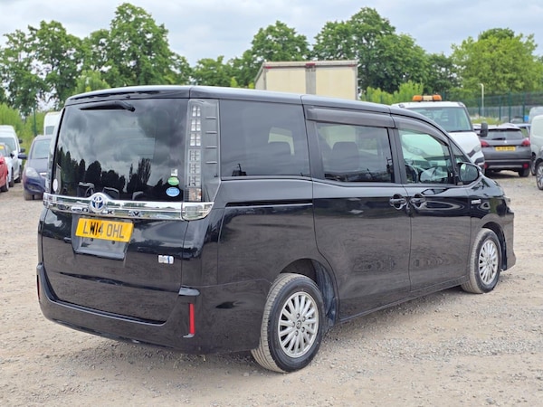 Used Toyota Voxy 2014 for sale - 75054044: Photo 16
