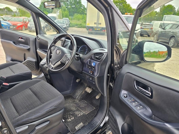 Used Toyota Voxy 2014 for sale - 75054044: Photo 19