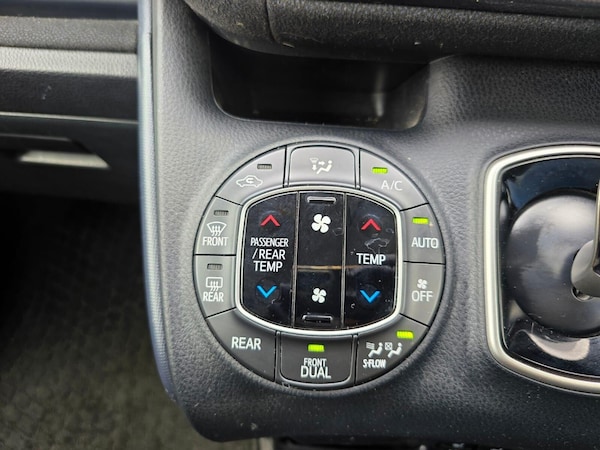 Used Toyota Voxy 2014 for sale - 75054044: Photo 22