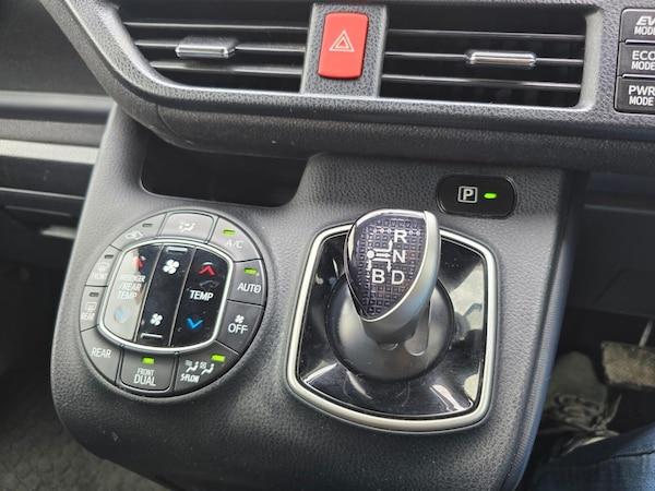 Used Toyota Voxy 2014 for sale - 75054044: Photo 34