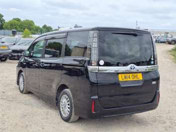 Used Toyota Voxy  for sale - 75054044: Photo