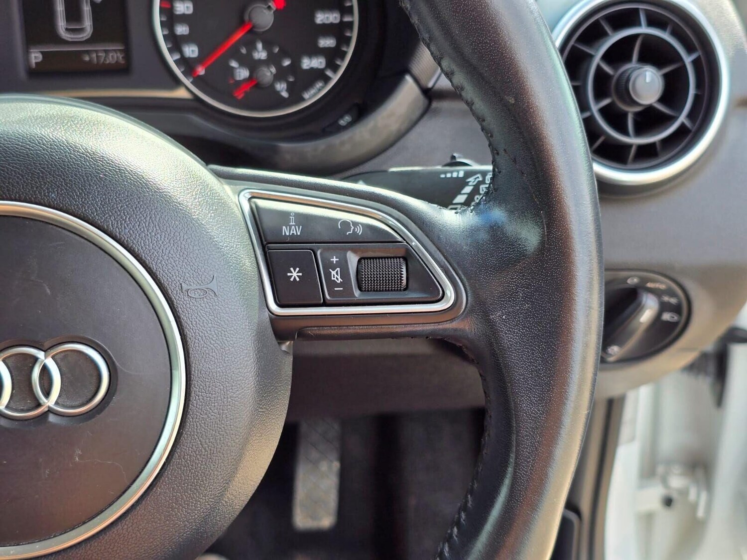 Used Audi A1 2015 for sale - 76218968: Photo 27