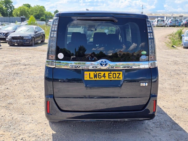 Used Toyota Voxy 2014 for sale - 75076211: Photo 10