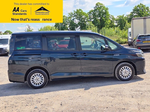 Used Toyota Voxy 2014 for sale - 75076211: Photo 11