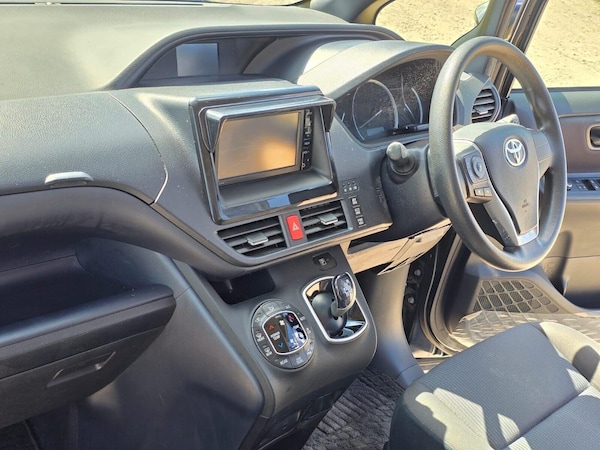 Used Toyota Voxy 2014 for sale - 75076211: Photo 15