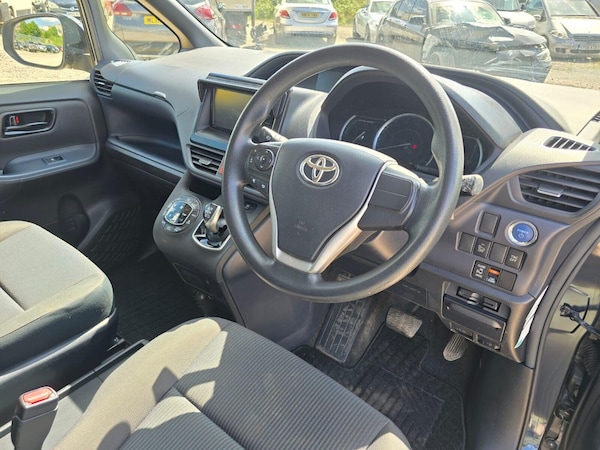 Used Toyota Voxy 2014 for sale - 75076211: Photo 16