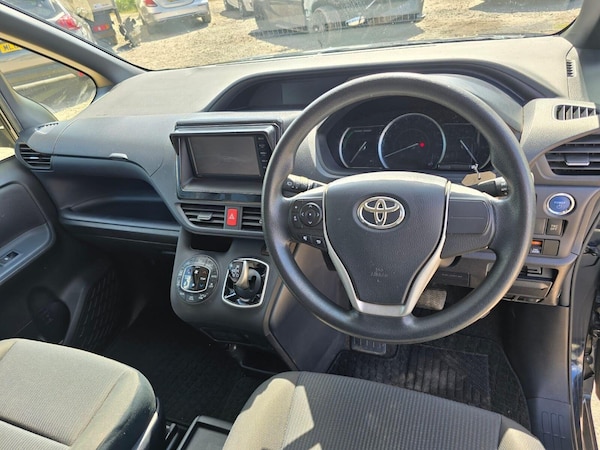 Used Toyota Voxy 2014 for sale - 75076211: Photo 17