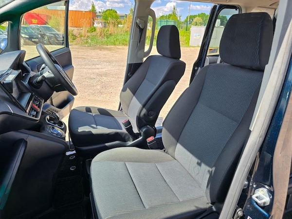 Used Toyota Voxy 2014 for sale - 75076211: Photo 32