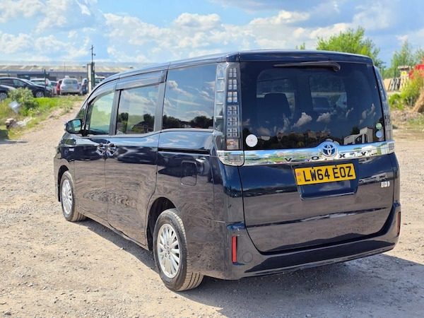Used Toyota Voxy 2014 for sale - 75076211: Photo 4