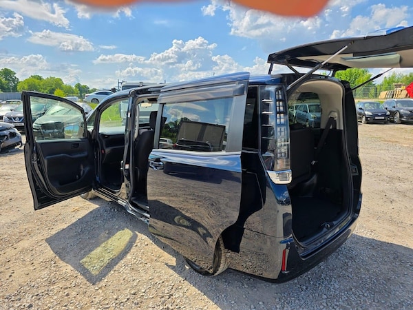 Used Toyota Voxy 2014 for sale - 75076211: Photo 9