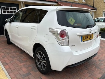 Used Toyota Verso 2015 for sale - 75517159: Photo