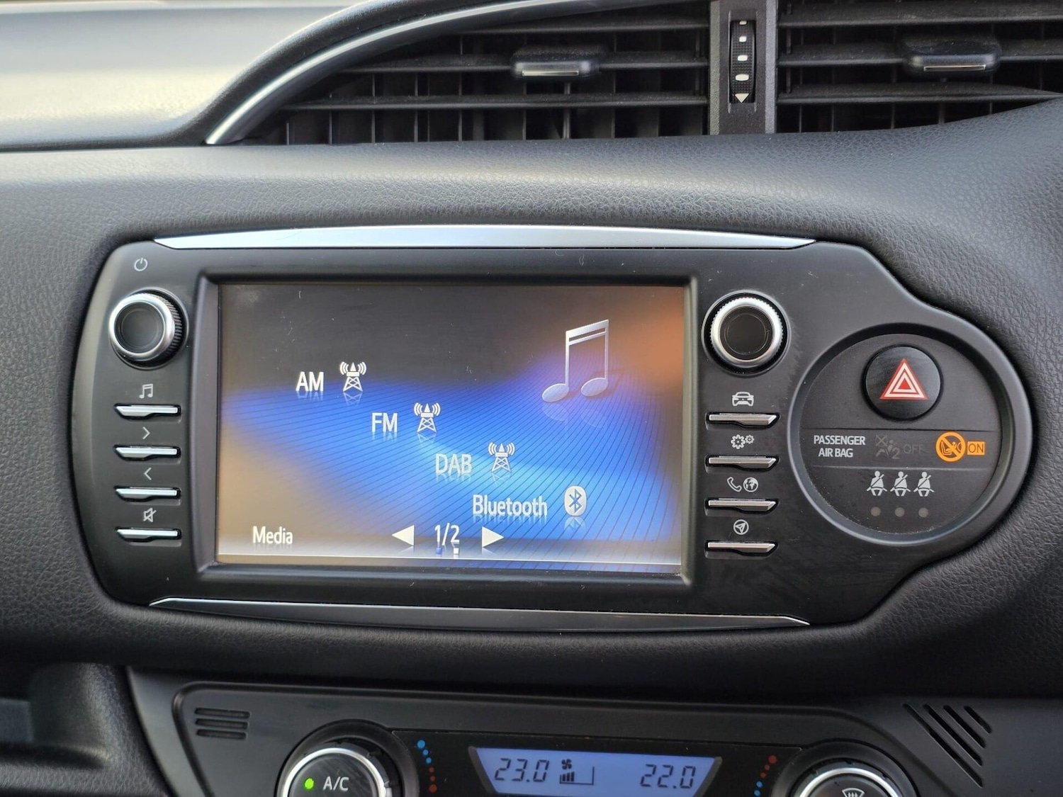 Used Toyota Yaris 2018 for sale - 76685609: Photo 32