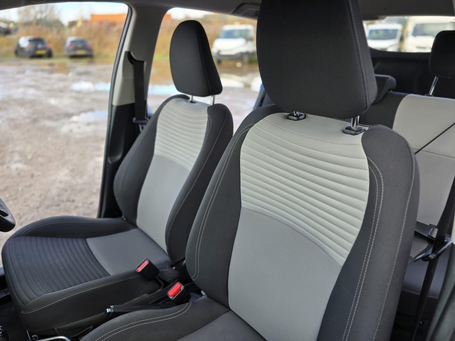 Used Toyota Yaris 2018 for sale - 76685609: Photo 38