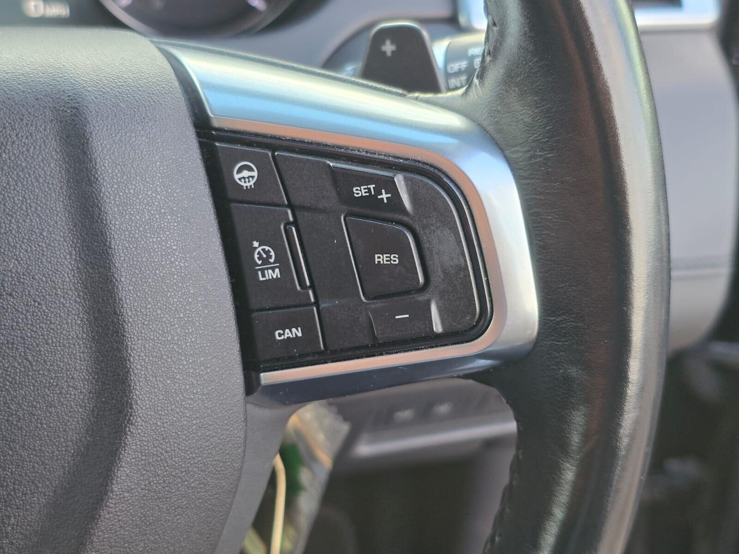 Used Land Rover Discovery Sport 2015 for sale - 76368792: Photo 25