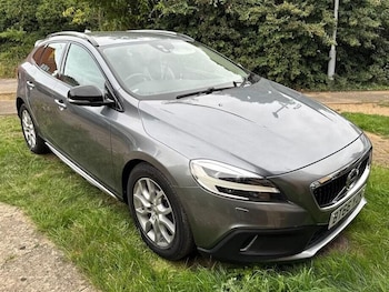 Used Volvo V40 2016 for sale - 75705055: Photo