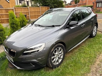 Used Volvo V40 2016 for sale - 75705055: Photo