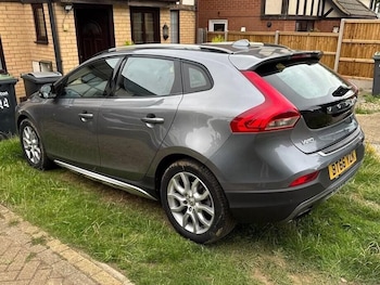 Used Volvo V40 2016 for sale - 75705055: Photo