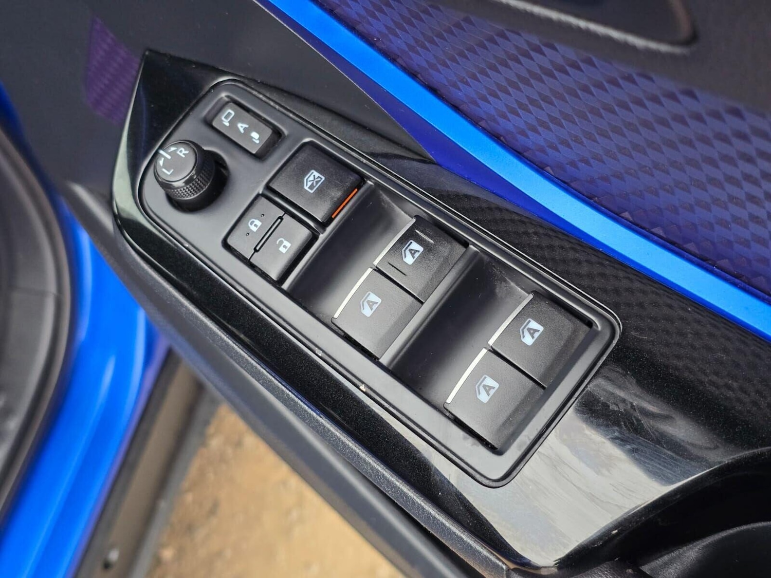 Used Toyota C-HR 2017 for sale - 76922769: Photo 59