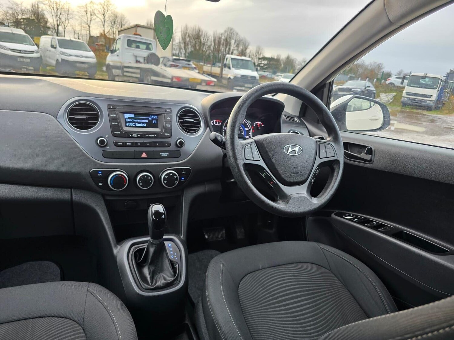 Used Hyundai i10 2018 for sale - 76783151: Photo 23