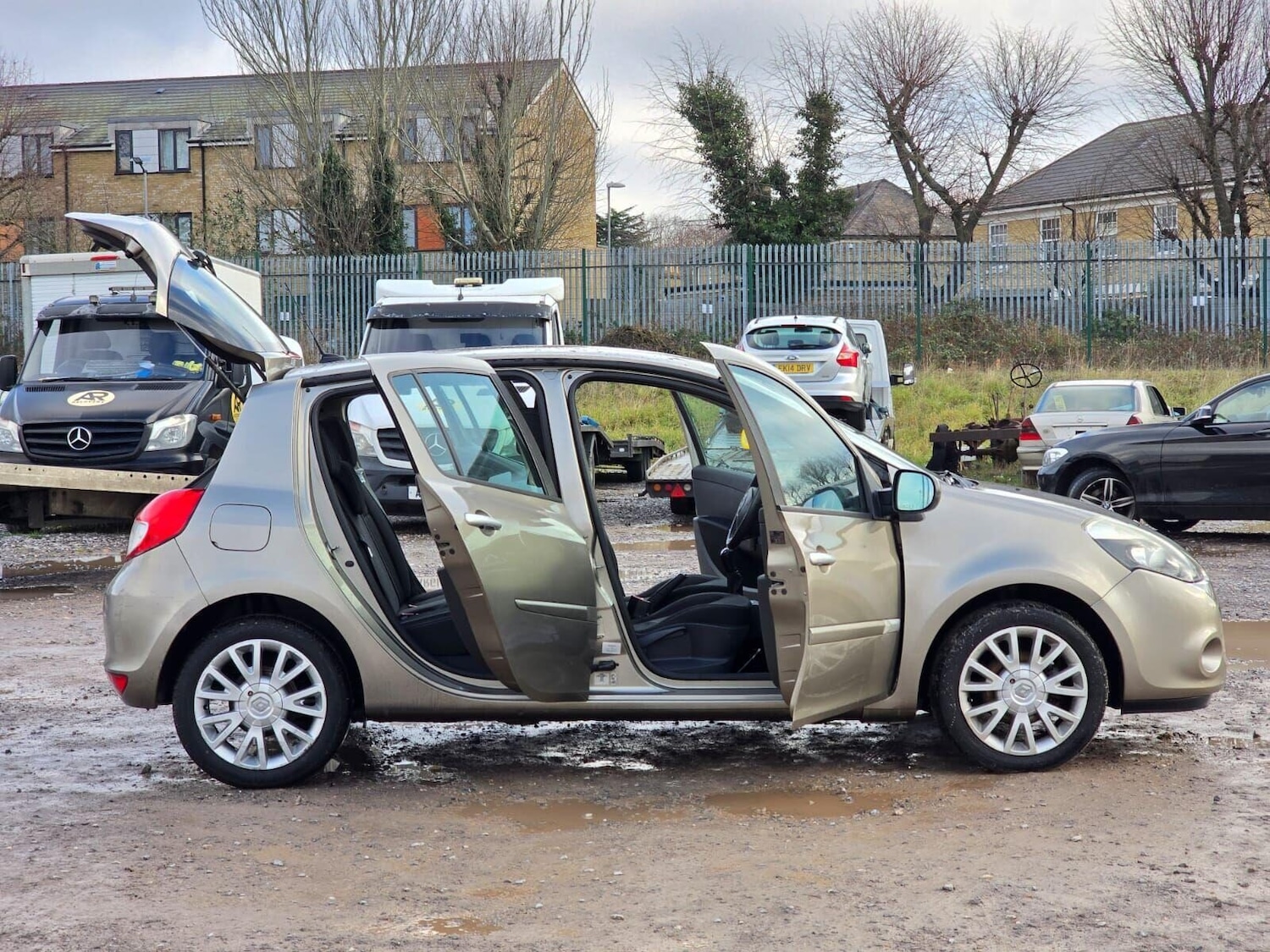 Used Renault Clio 2010 for sale - 77168672: Photo 15