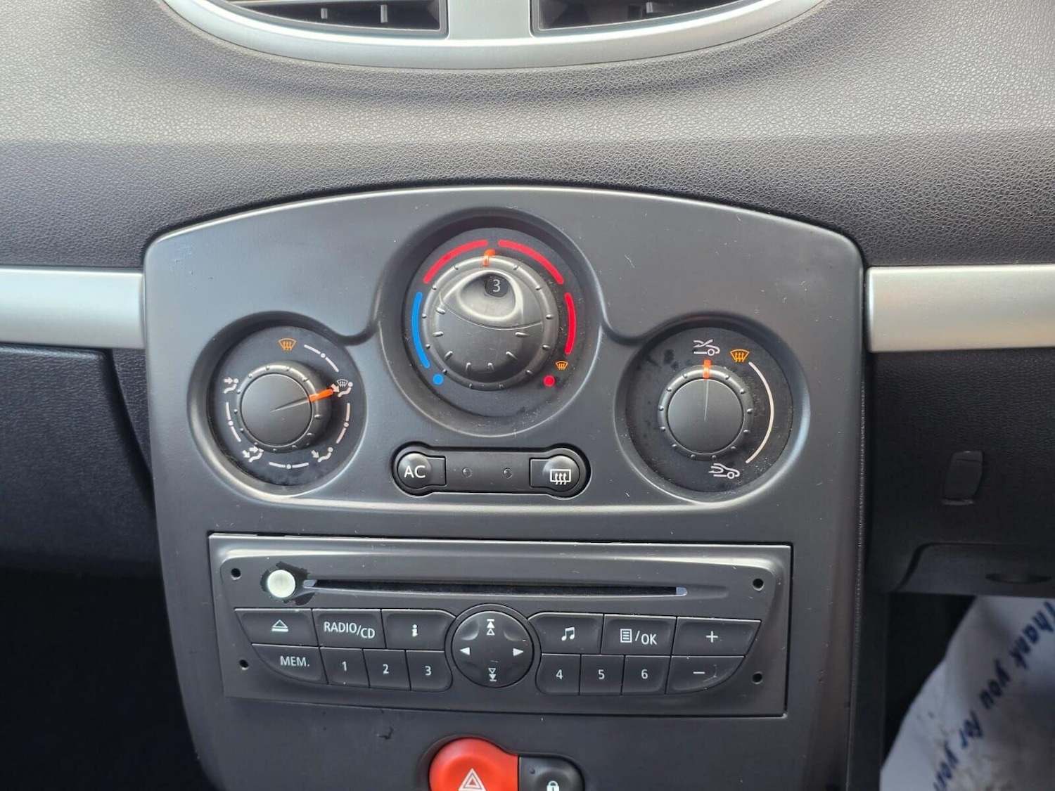 Used Renault Clio 2010 for sale - 77168672: Photo 32