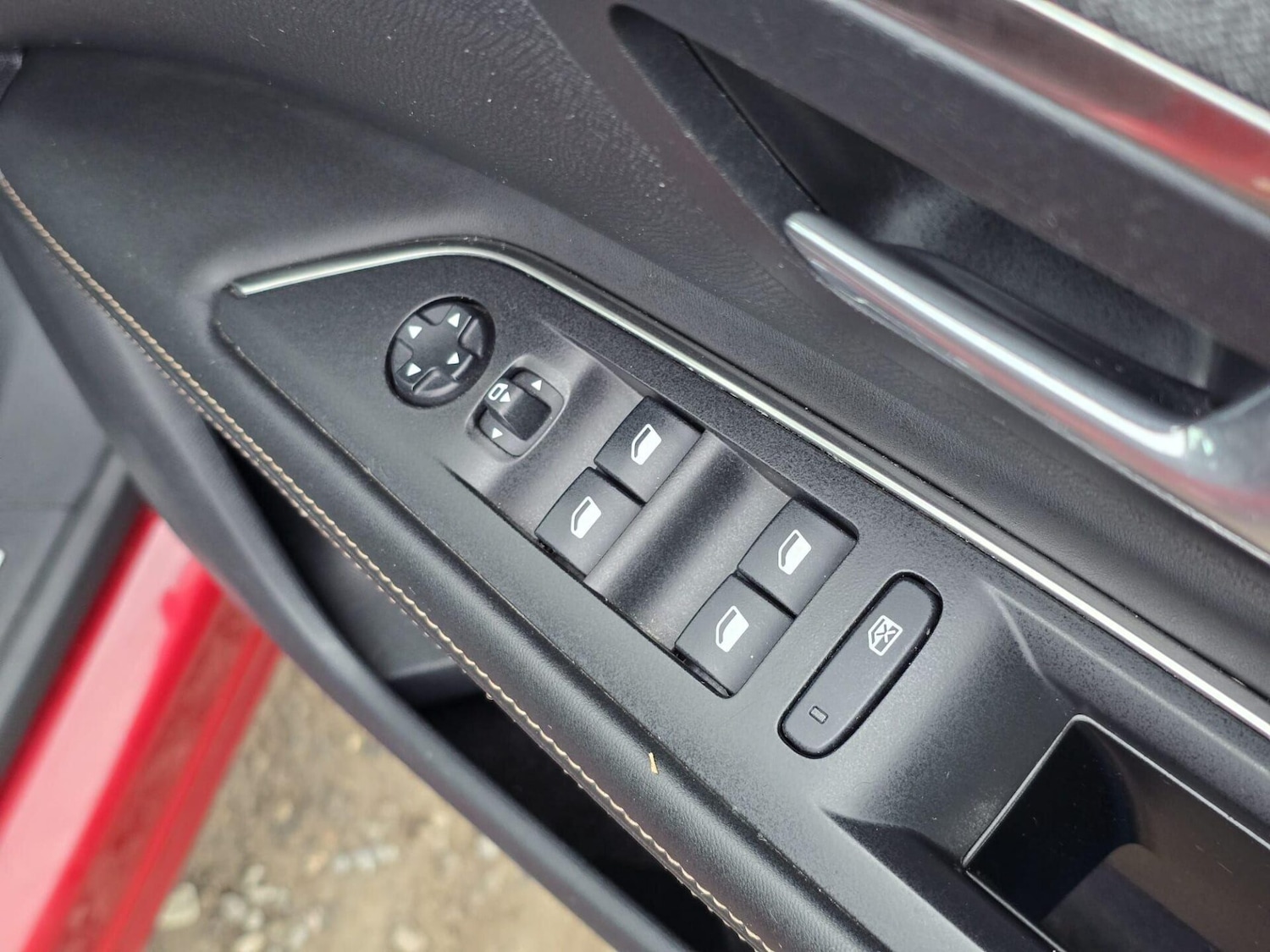 Used Peugeot 3008 2017 for sale - 76847736: Photo 30