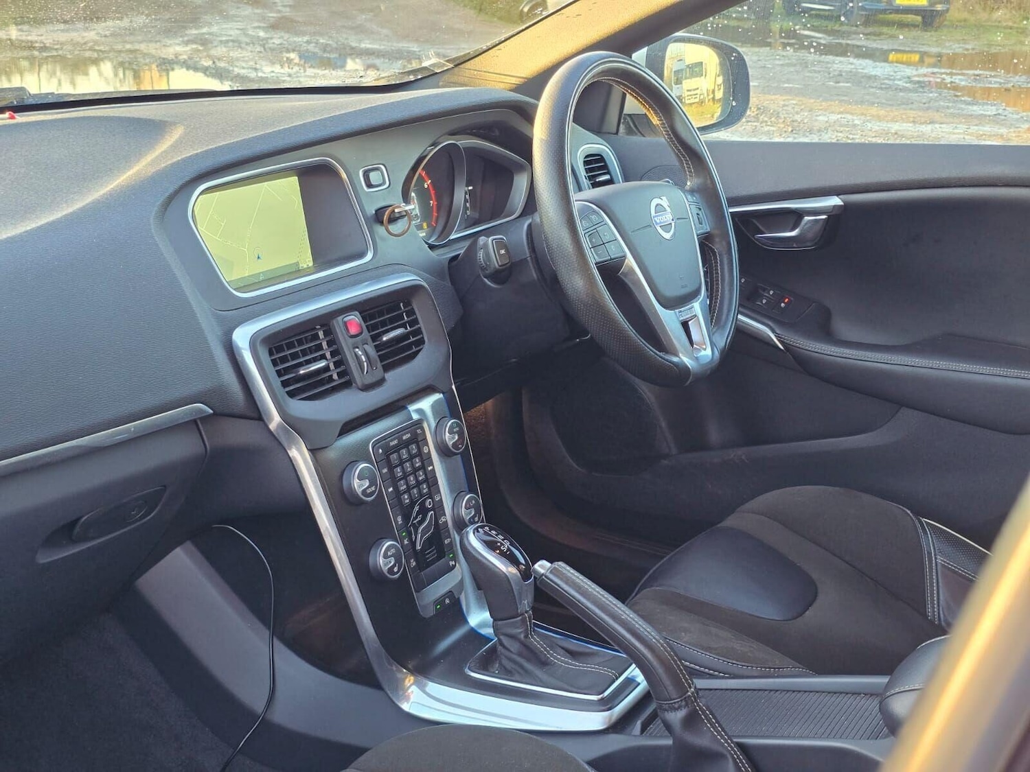 Used Volvo V40 2016 for sale - 76697452: Photo 24