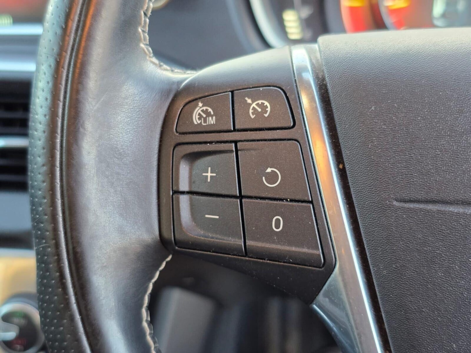 Used Volvo V40 2016 for sale - 76697452: Photo 29