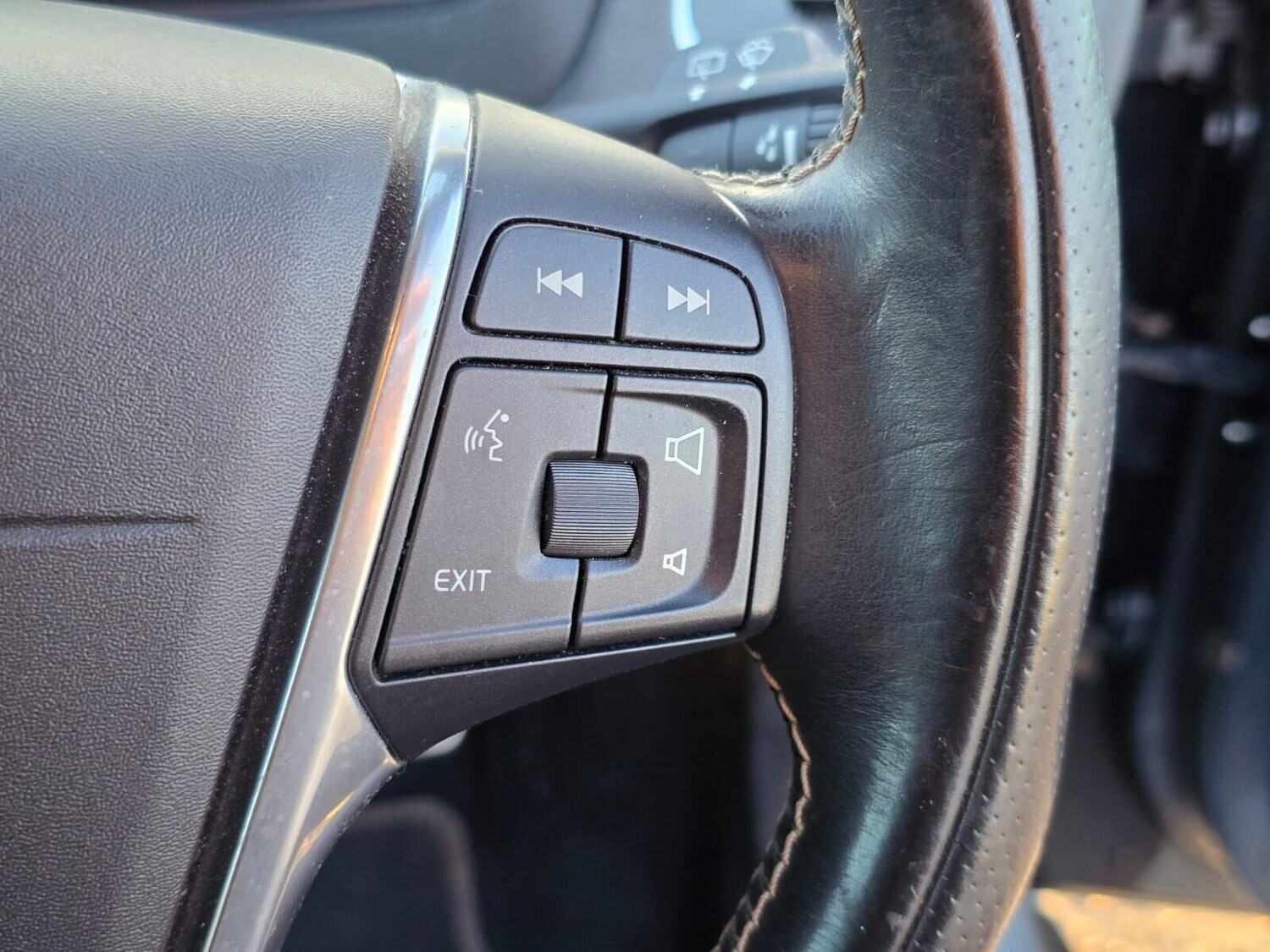 Used Volvo V40 2016 for sale - 76697452: Photo 30