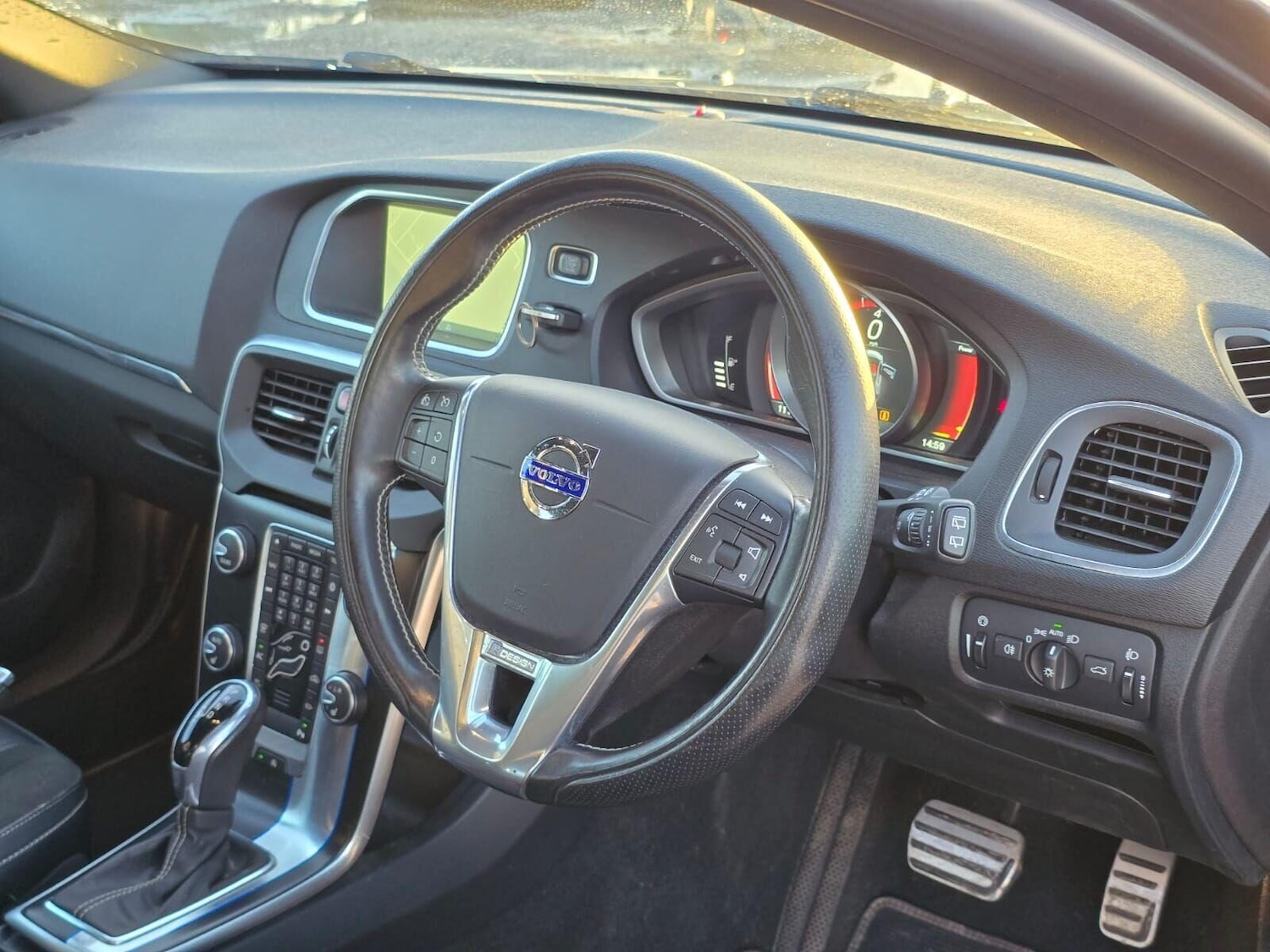 Used Volvo V40 2016 for sale - 76697452: Photo 35