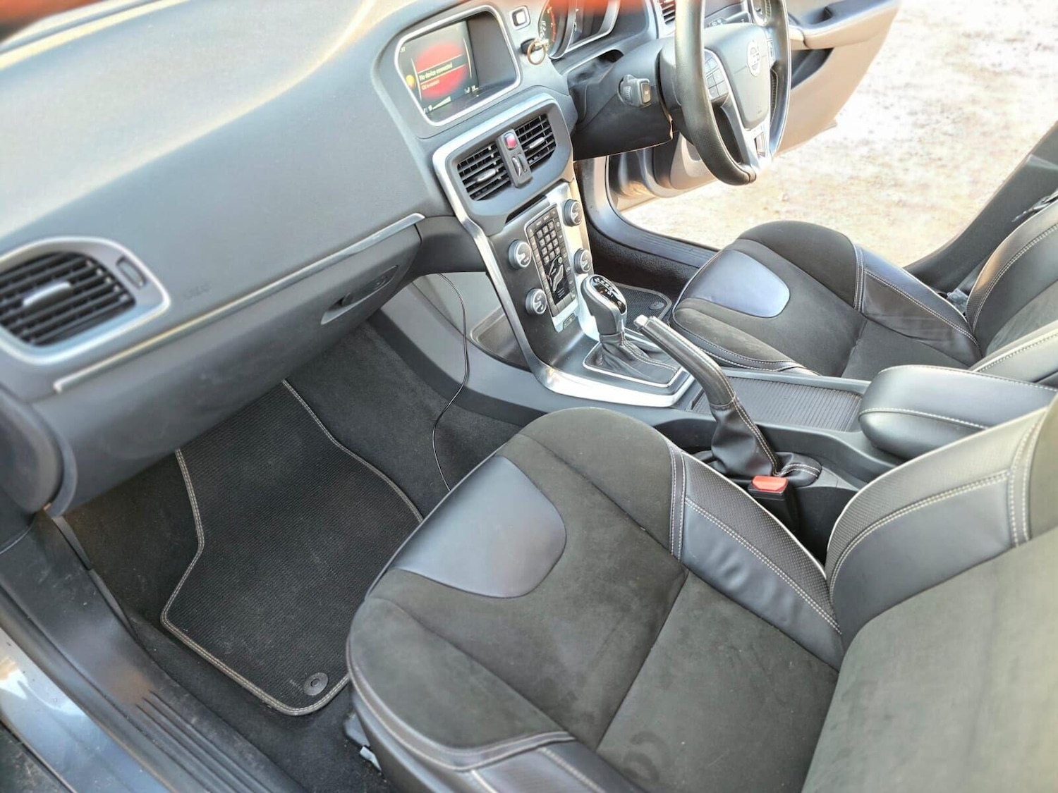 Used Volvo V40 2016 for sale - 76697452: Photo 36